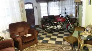 Excelente casa en lote propio foto 3