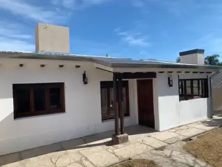 hermosa casa barrio los manantiales foto 1