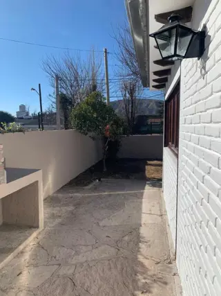 hermosa casa barrio los manantiales foto 3
