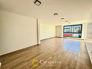 Oficina Comercial / Local En 1° Piso en Alquiler en Villa Bosch foto 1