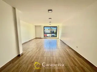 Oficina Comercial / Local En 1° Piso en Alquiler en Villa Bosch foto 2