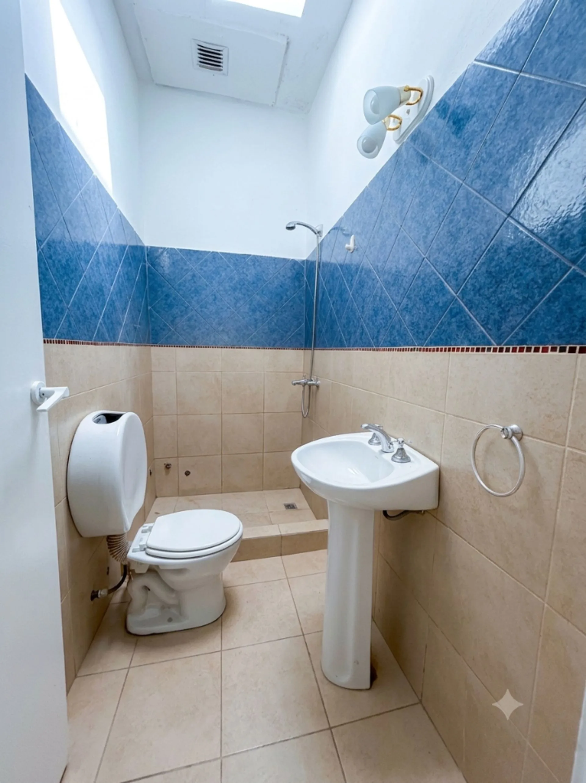 PH de un dormitorio en centro de V. Mitre foto 4