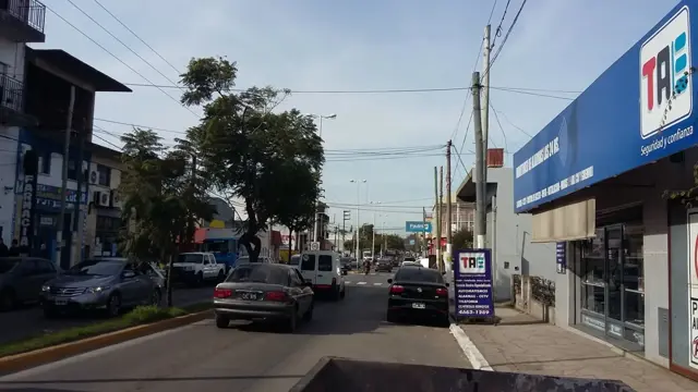 EXCEPCIONAL UBICACION!!DESTINO COMERCIAL!!!...CONVERSABLE