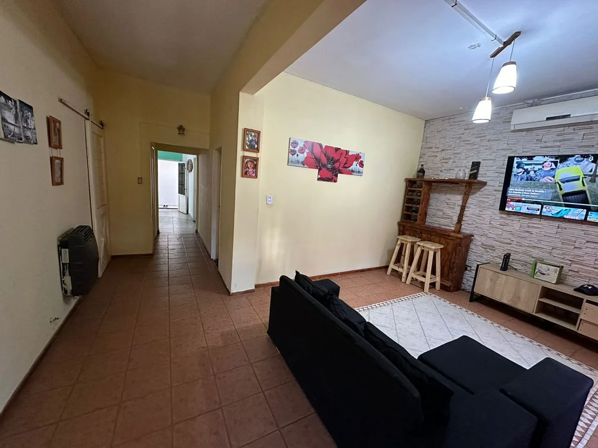 VENTA PH 4 ambientes en PB al frente con cochera foto 2