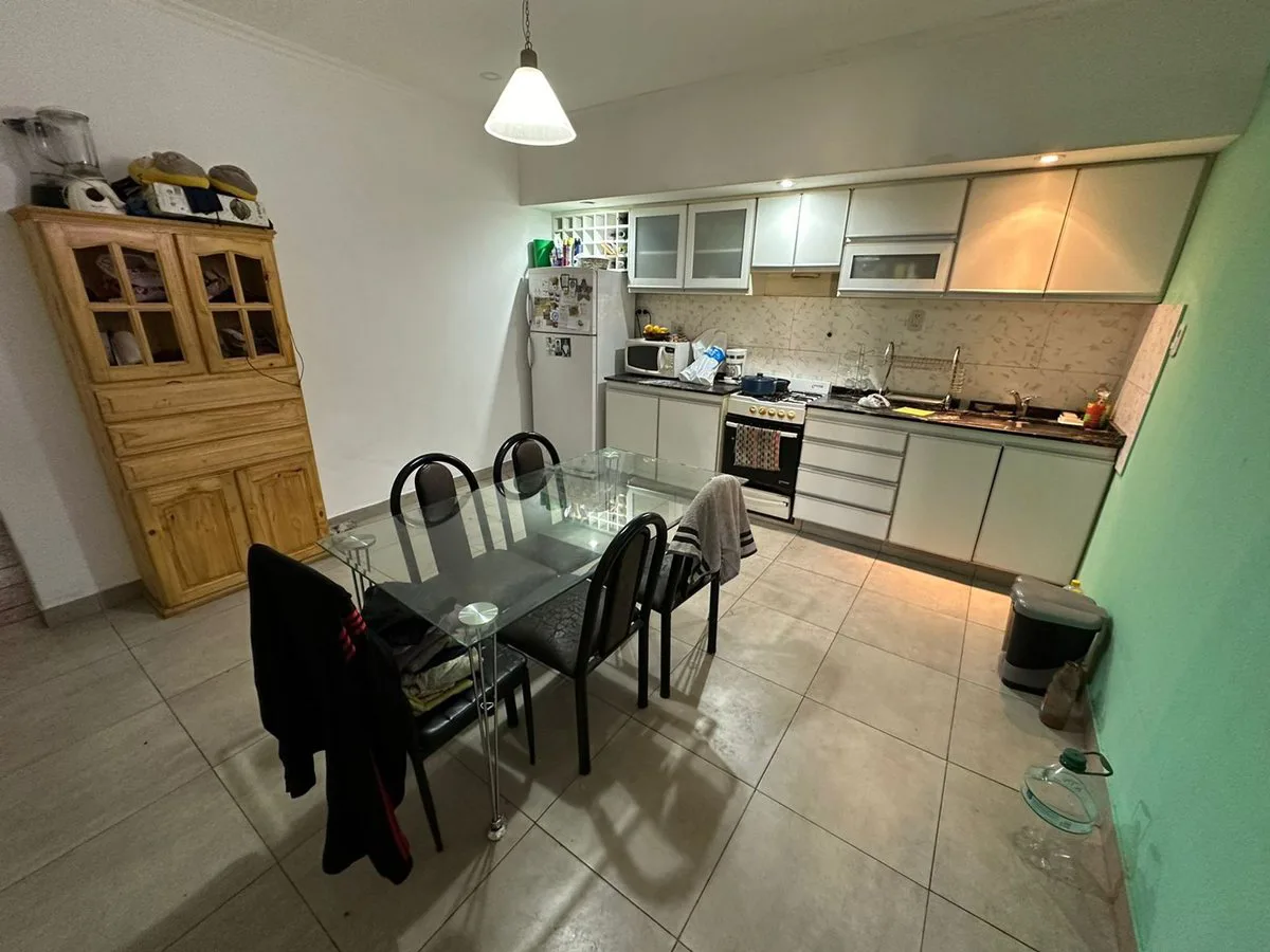 VENTA PH 4 ambientes en PB al frente con cochera foto 4