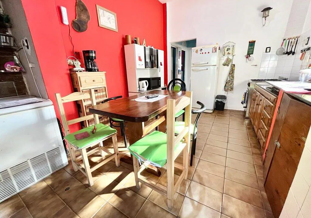 Venta de casa en PH castelar foto 3