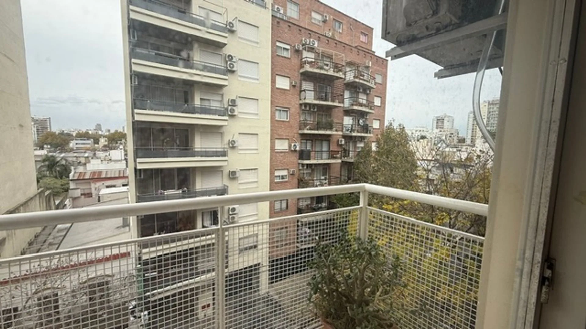 Alquiler Depto Monoambiente Balcón Frente Coghlan foto 2