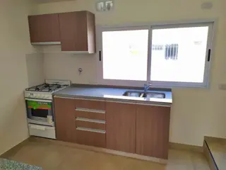 OPORTUNIDAD Excelente duplex 3 amb + cochera doble + patio foto 4