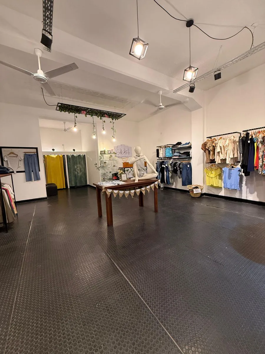 OPORTUNIDAD EN VENTA DE LOCAL EN  LA PLATA Y JUJUY foto 2