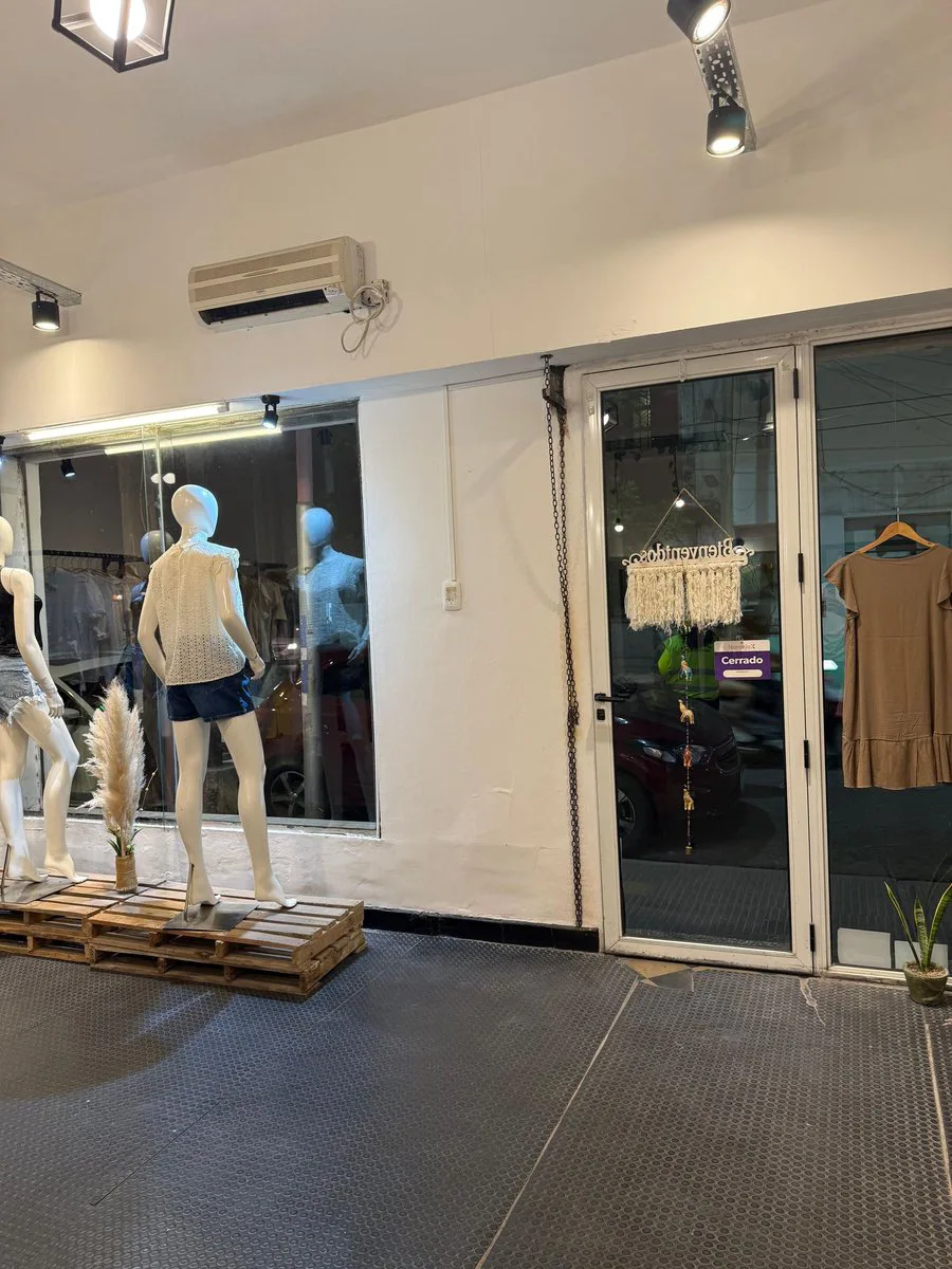 OPORTUNIDAD EN VENTA DE LOCAL EN  LA PLATA Y JUJUY foto 3