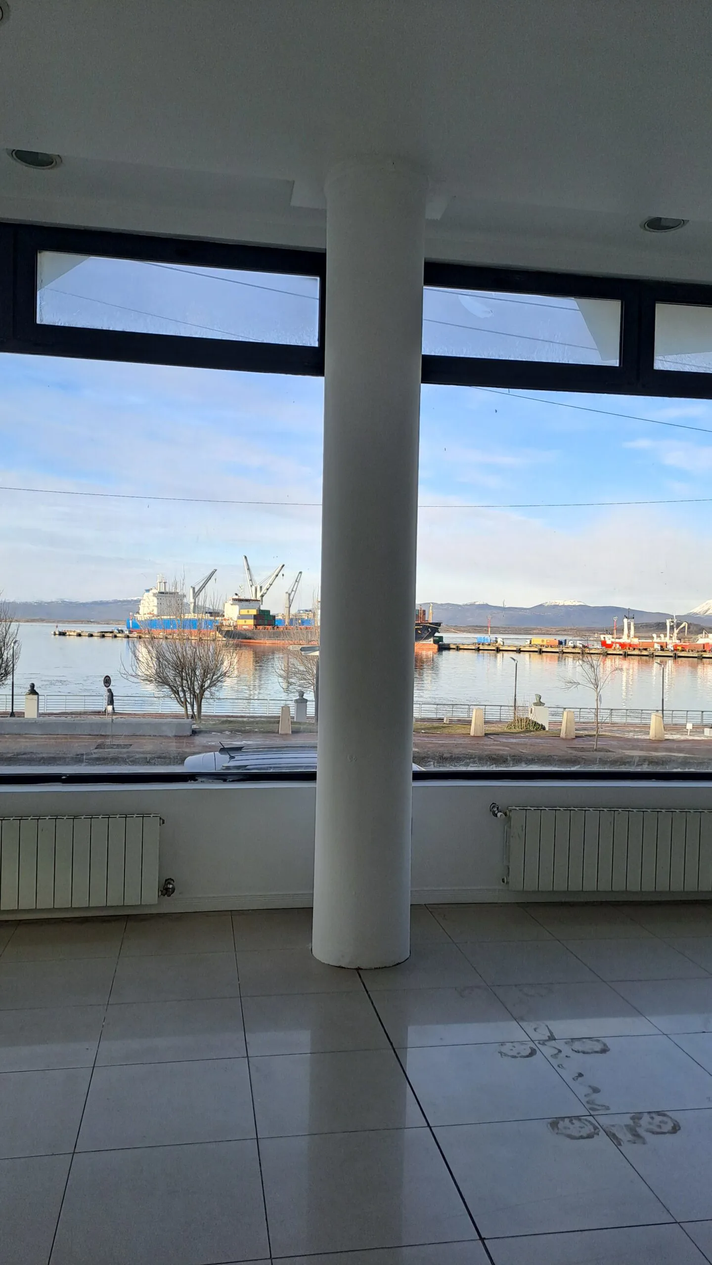 ALQUILER – LOCAL – USHUAIA foto 2