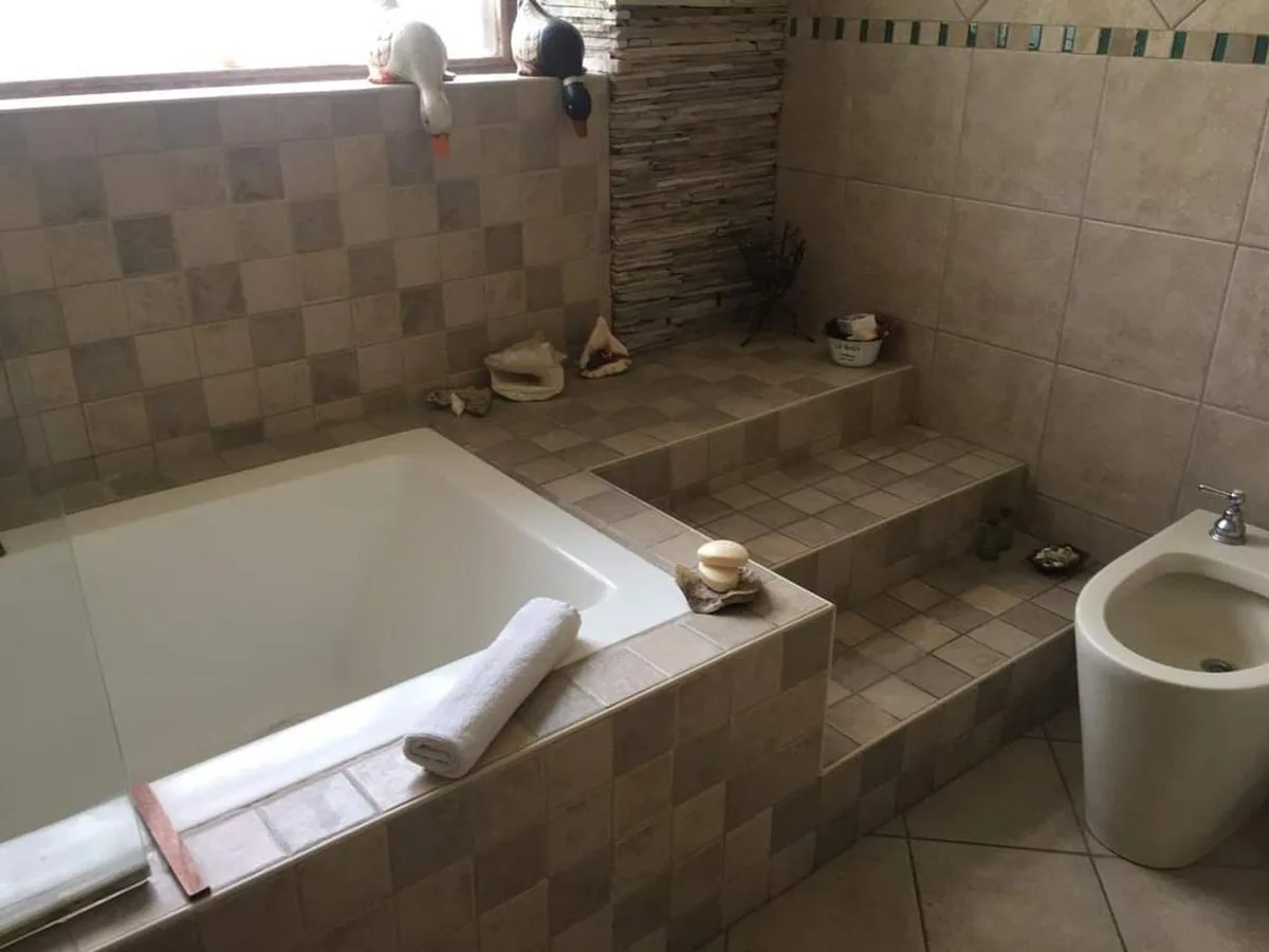 VENTA CASA 5 AMB PILETA COCHERA JARDIN BERAZATEGUI foto 4