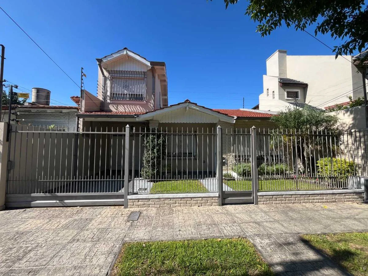 VENTA CASA 4 AMBIENTES VILLA LUZURIAGA foto 2