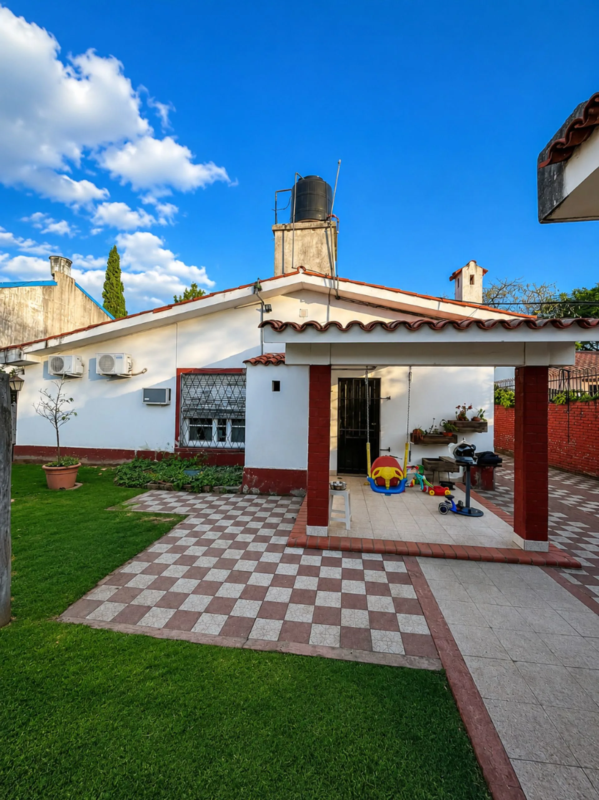 VENTA CASA 3 DORMITORIOS AMPLIO TERRENO FISHERTON foto 3
