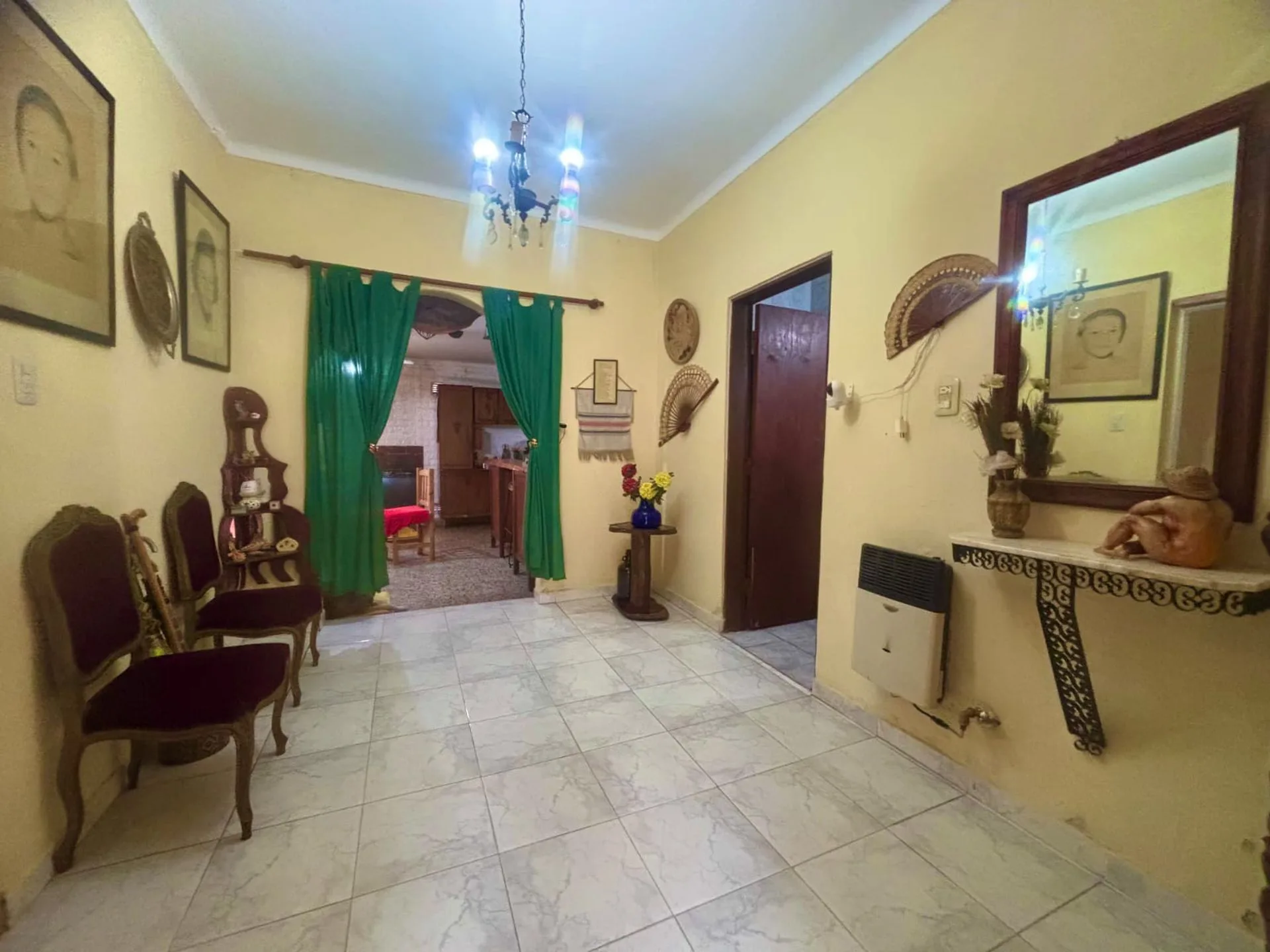 CASA DE EN VENTA CON GRAN TERRENO BARRIO Gral. PAZ foto 4