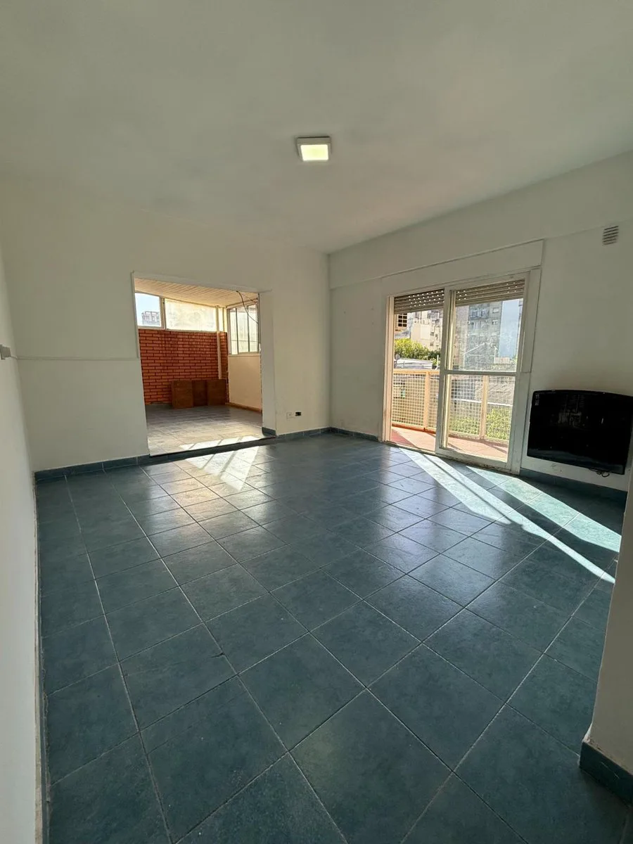 DEPARTAMENTO VENTA  3 AMBIENTES C/BALCON Y TERRAZA foto 3