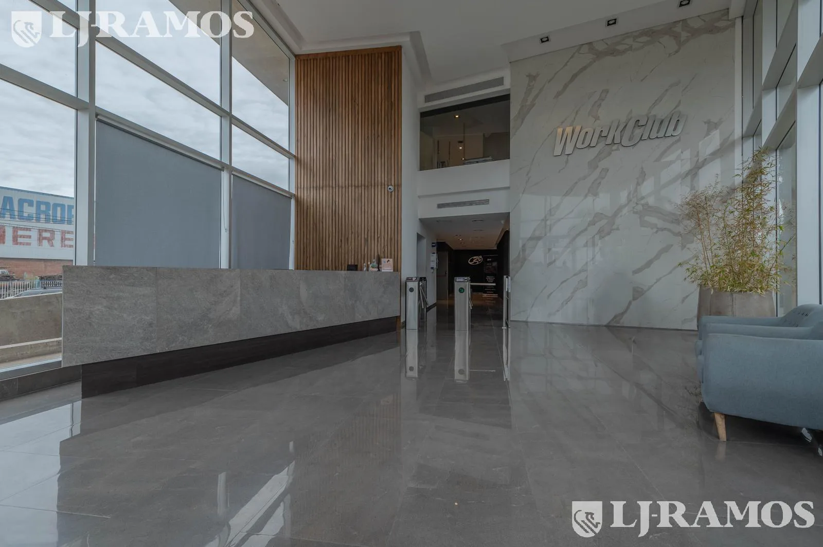 Oficinas SportClub en Escobar!  Excelente ubicación - PG foto 3