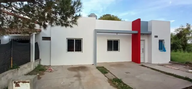 Linda casa 3 dormitorios sobre Garrigó, Paraná