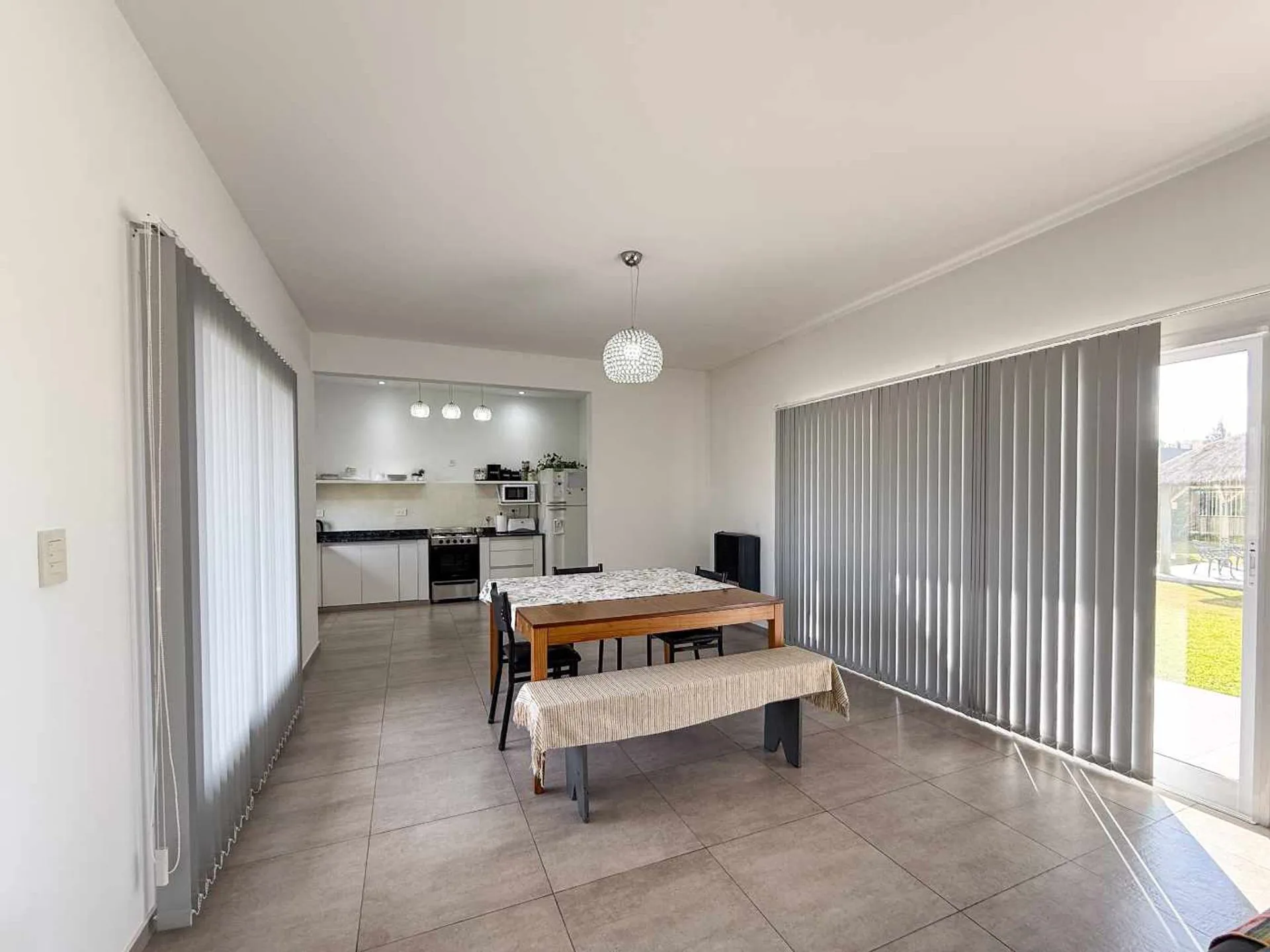 Casa de 3 dormitorios en venta Berisso con pileta foto 3