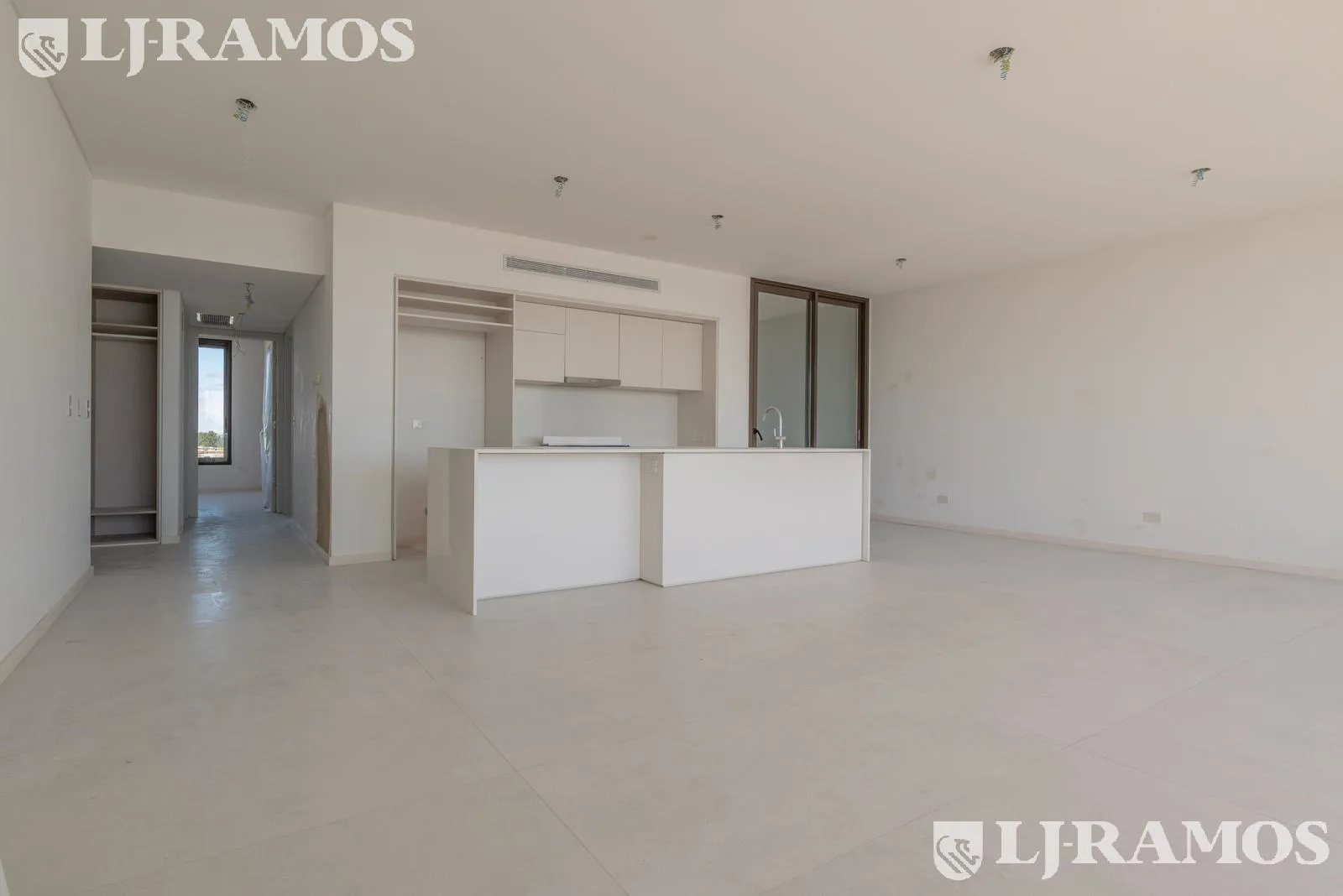 Departamento en venta de 4 ambientes con vista a la Laguna central foto 5