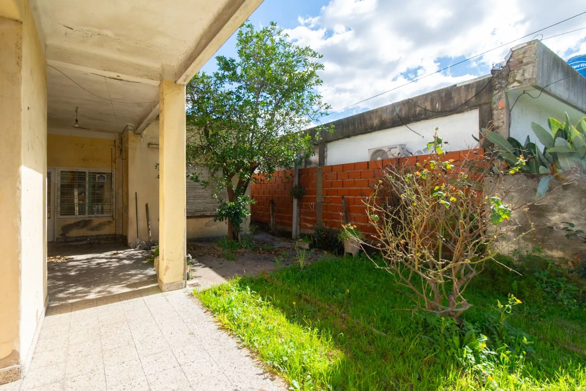 VENTA LOTE CASA ZONA SEMI INDUSTRIAL MORON 600MTS foto 2
