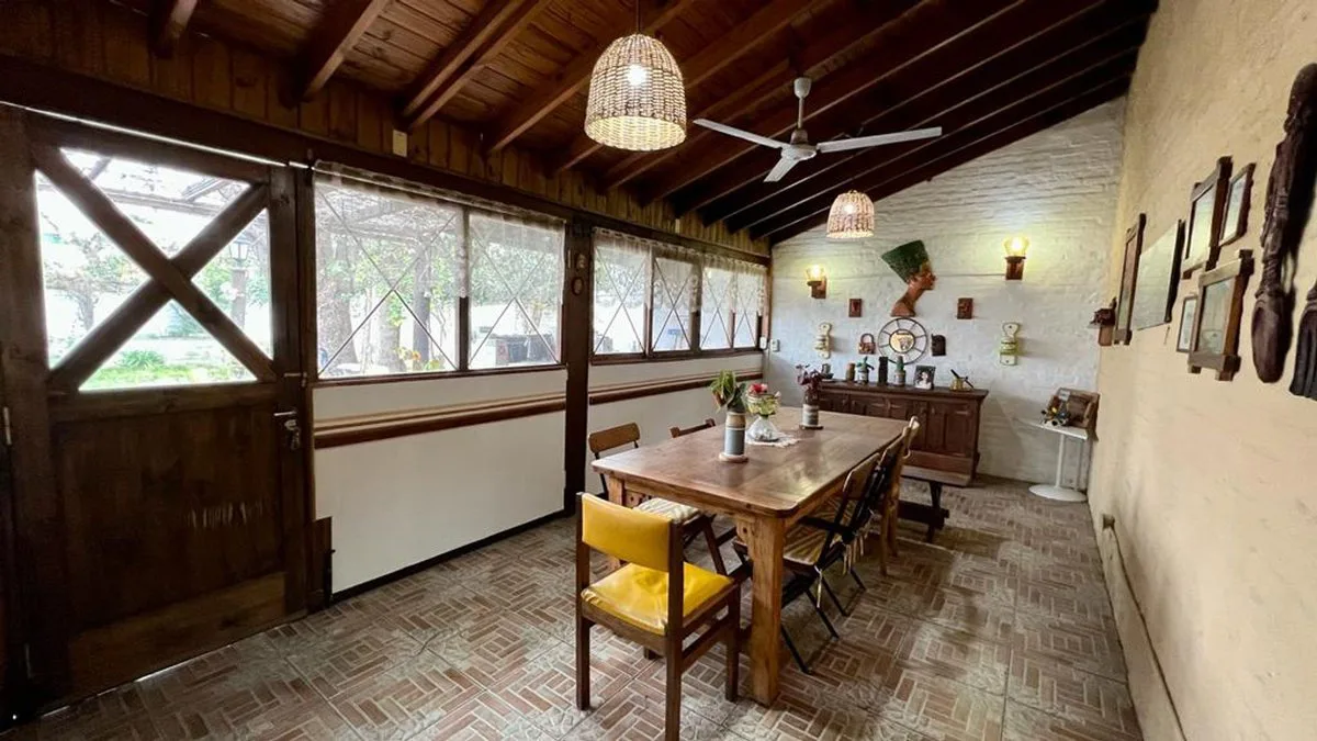 CASA 4 AMBIENTES JARDIN PILETA Y QUINCHO SOURDEAUX foto 2