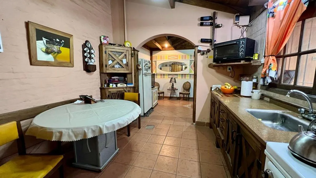 CASA 4 AMBIENTES JARDIN PILETA Y QUINCHO SOURDEAUX foto 3
