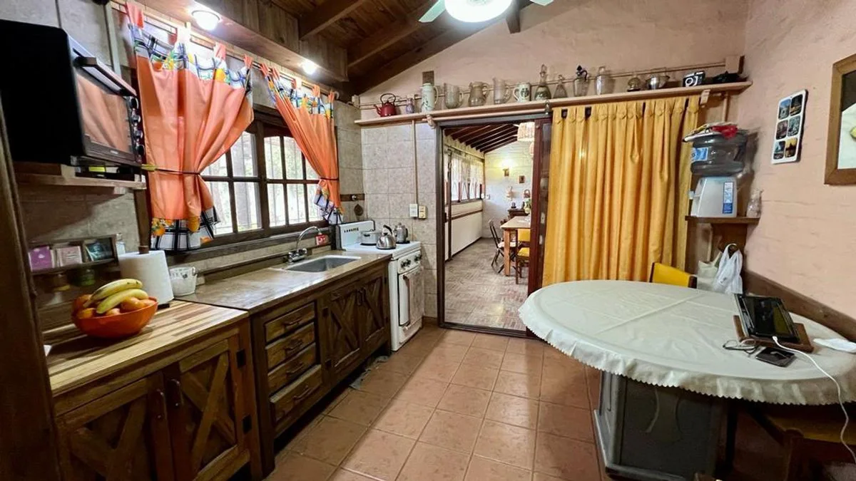 CASA 4 AMBIENTES JARDIN PILETA Y QUINCHO SOURDEAUX foto 4
