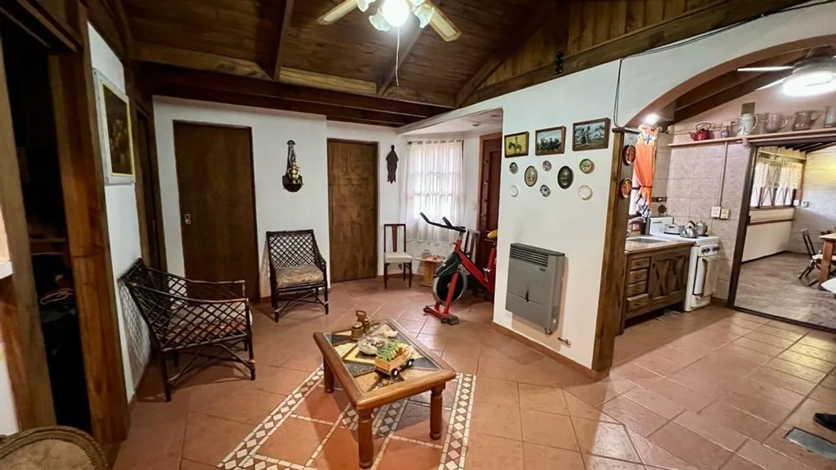CASA 4 AMBIENTES JARDIN PILETA Y QUINCHO SOURDEAUX foto 5