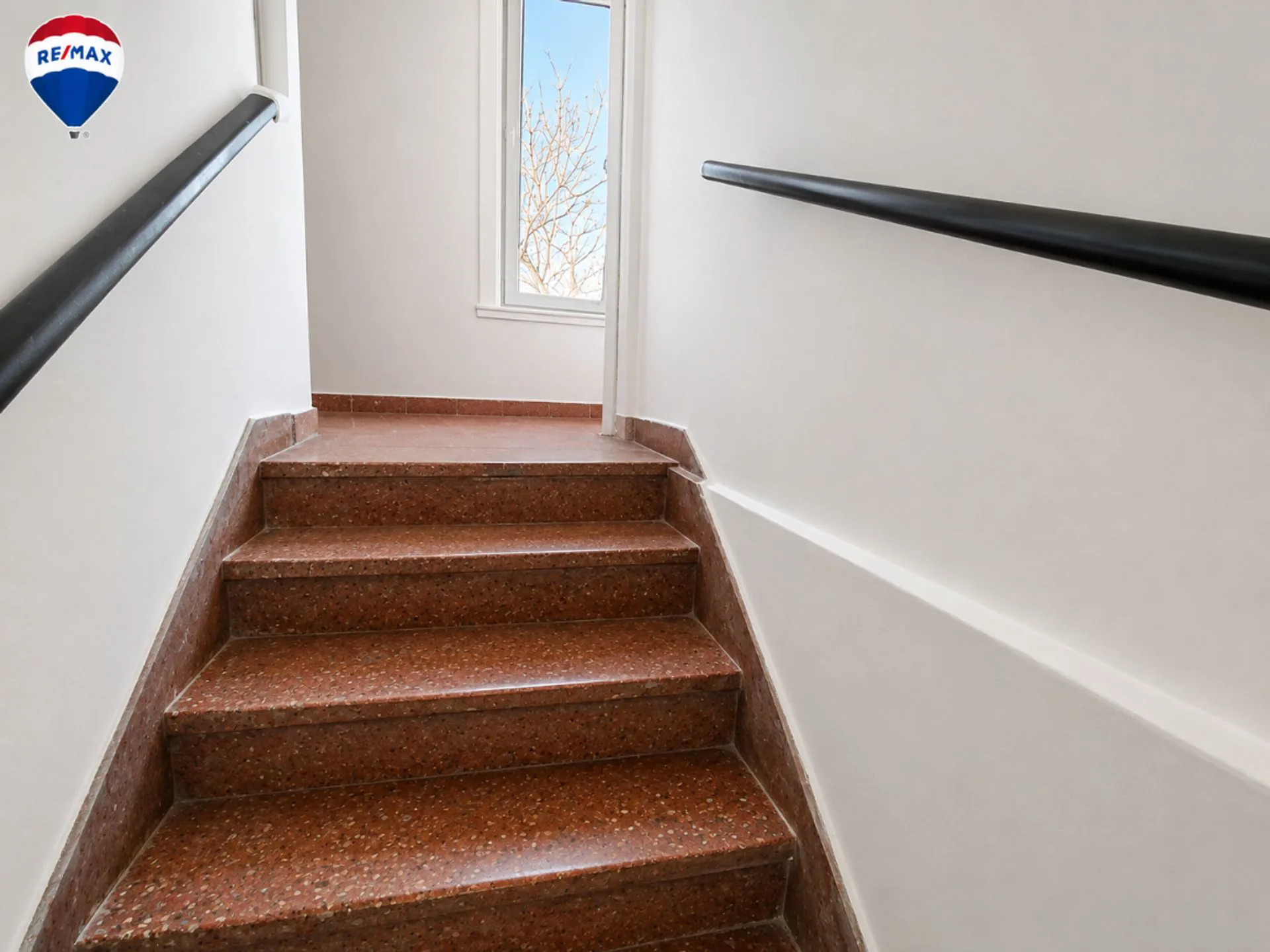 3 AMB REFACCIONADO A NUEVO – 2 piso x escalera foto 4