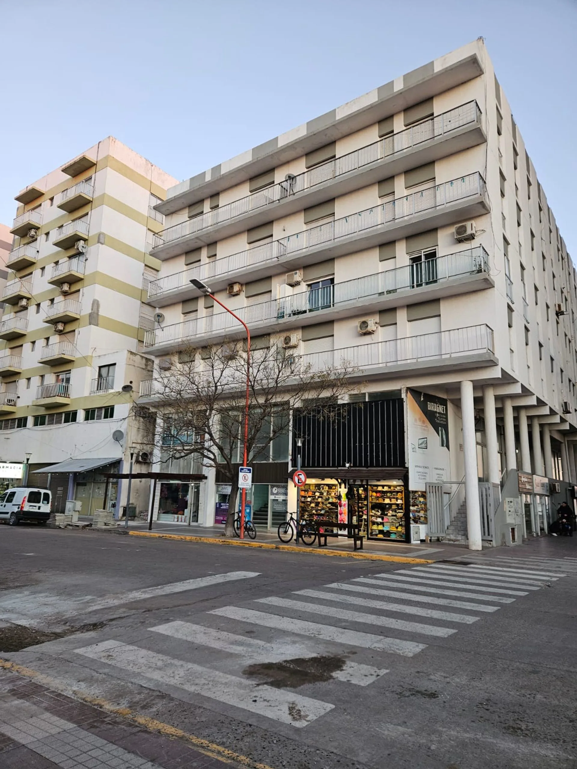Venta Departamento 3 dormitorios en Mte Hermoso foto 2