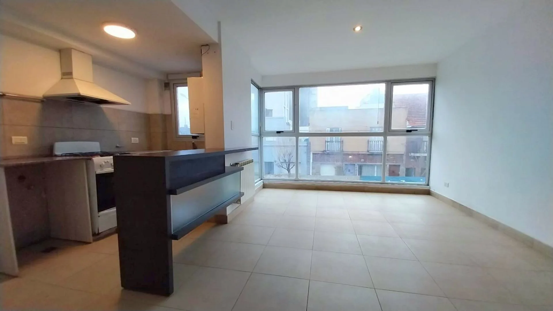 VENTA DEPARTAMENTO 2 AMBIENTES AL FRENTE foto 2