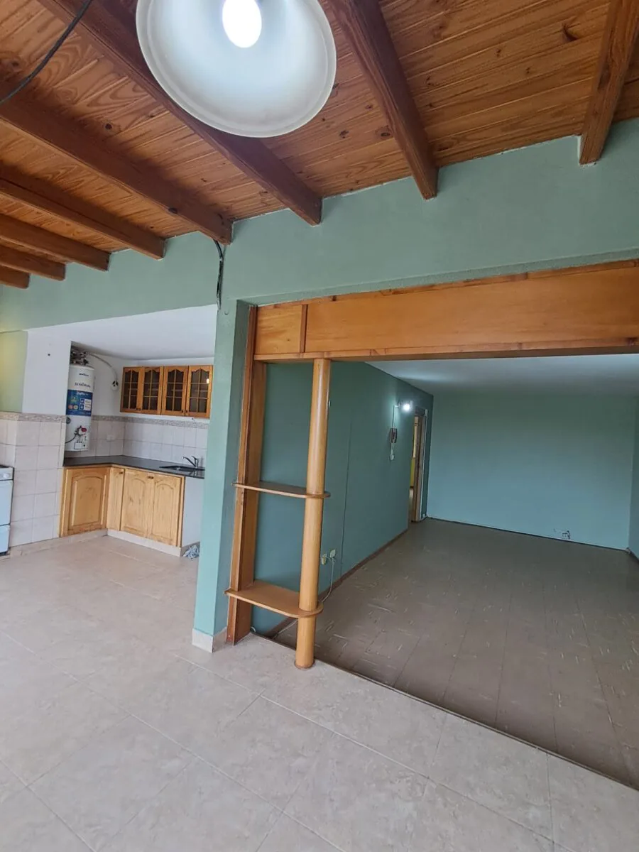 OPORTUNIDAD ÚNICA: AMPLIO DEPARTAMENTO DE 3 DORMITORIOS CON QUINCHO Y PARRILLA PROPIA EN BARRIO ROCA – PUERTO MADRYN foto 4