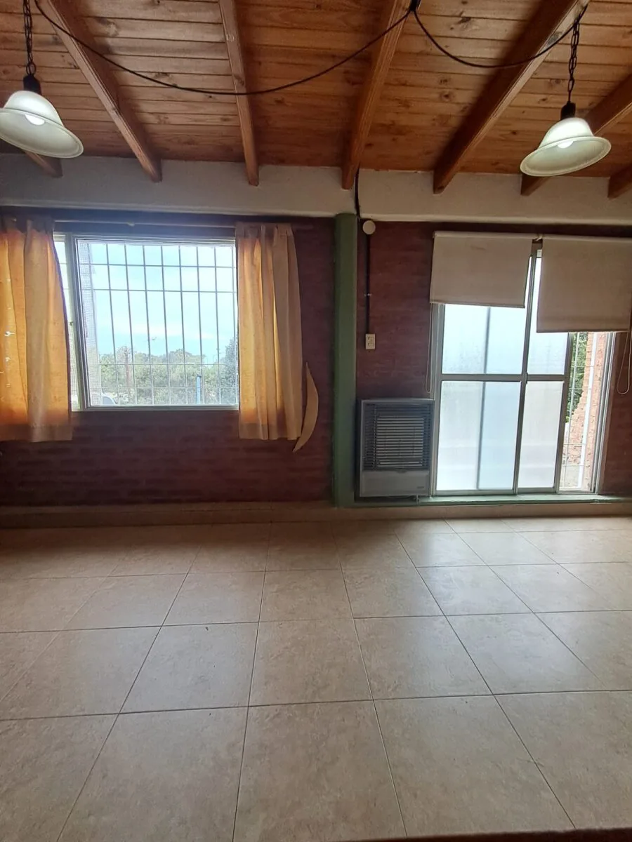 OPORTUNIDAD ÚNICA: AMPLIO DEPARTAMENTO DE 3 DORMITORIOS CON QUINCHO Y PARRILLA PROPIA EN BARRIO ROCA – PUERTO MADRYN foto 5