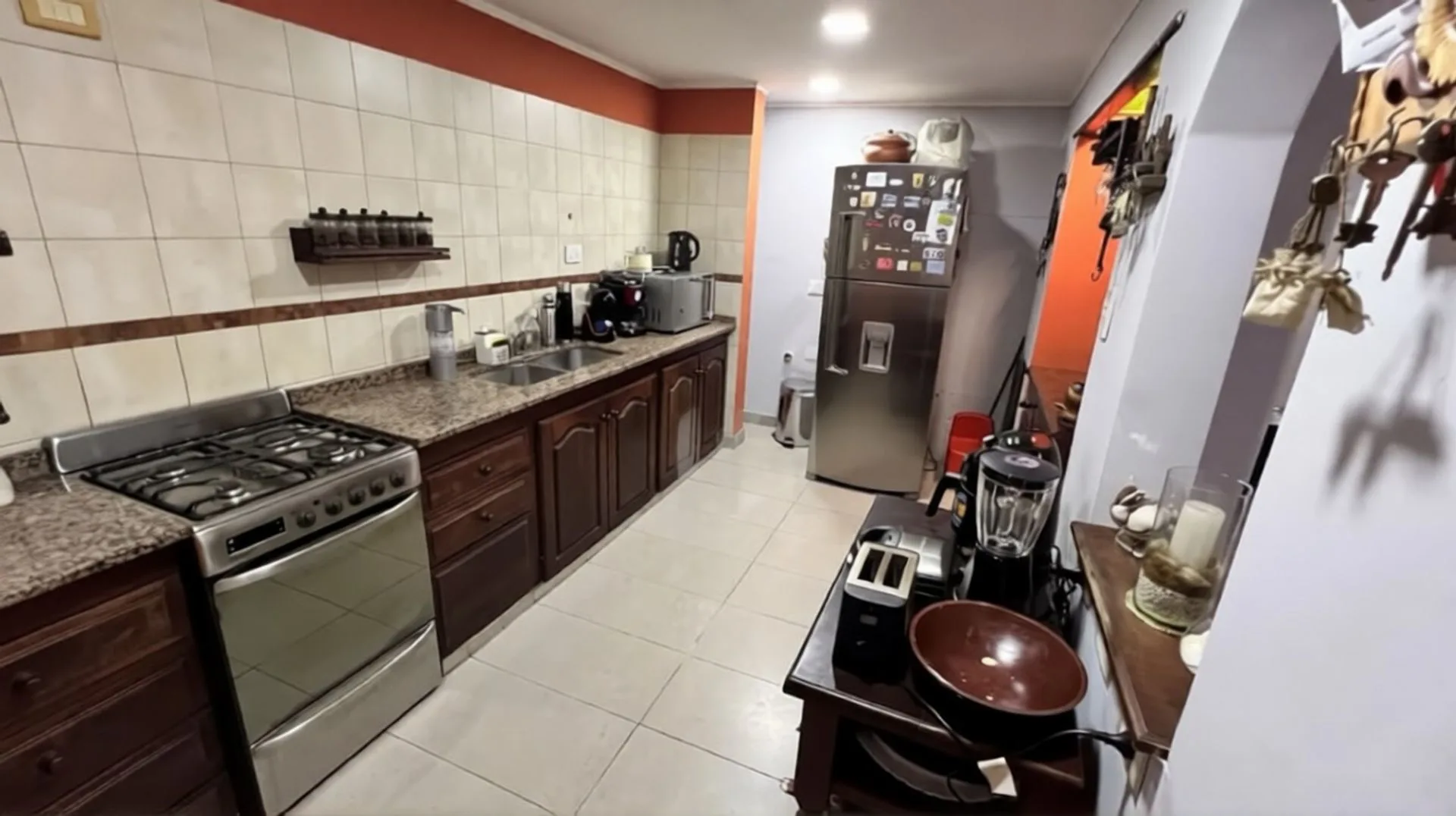 VENTA CASA 3 AMBIENTES CON COCHERA LANUS foto 3