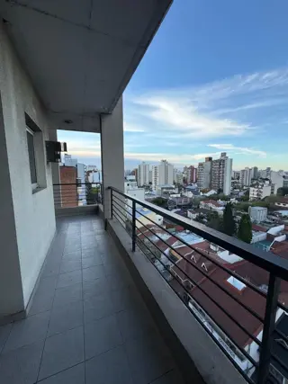 Dpto. 2 amb. en alquiler en Lanús Este. Piso alto, con balcón al frente. foto 4