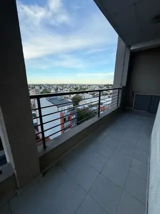Dpto. 2 amb. en alquiler en Lanús Este. Piso alto, con balcón al frente. foto 5