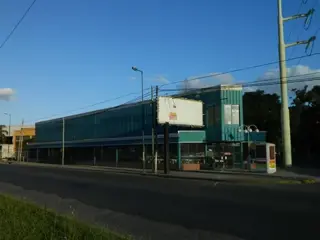 Propiedad industrial de 12.000m2 en 2 manzanas, salida a 4 calles foto 1
