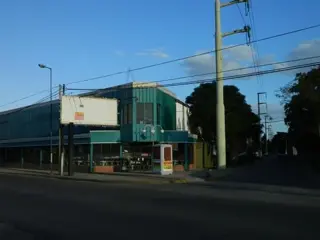 Propiedad industrial de 12.000m2 en 2 manzanas, salida a 4 calles foto 2