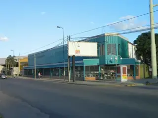 Propiedad industrial de 12.000m2 en 2 manzanas, salida a 4 calles foto 3