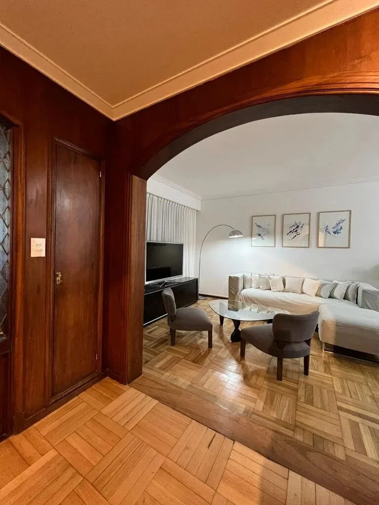 Belgrano, Blanco Encalada 2000, 5 amb, 179m2, u$s 2,200 + luz + gas + internet. foto 5