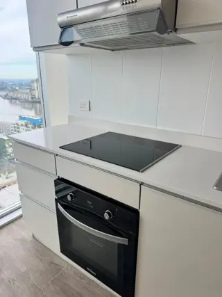 Se ALQUILA excepcional semipiso de categoría en Amarras Center - Torre IV, 2 dormitorios + cochera. foto 4