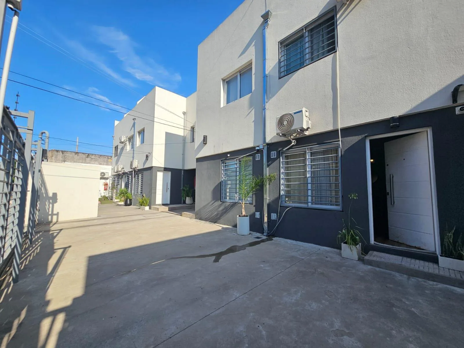 TRIPLEX DE 4 AMBIENTESA LA VENTA EN HAEDO NORTE CON PATIO Y TERRAZA foto 4