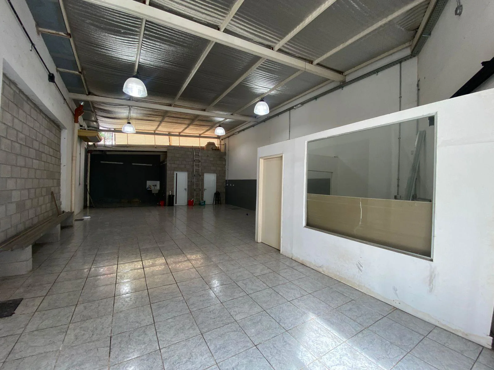 Local comercial en alquiler - Coghlan foto 2