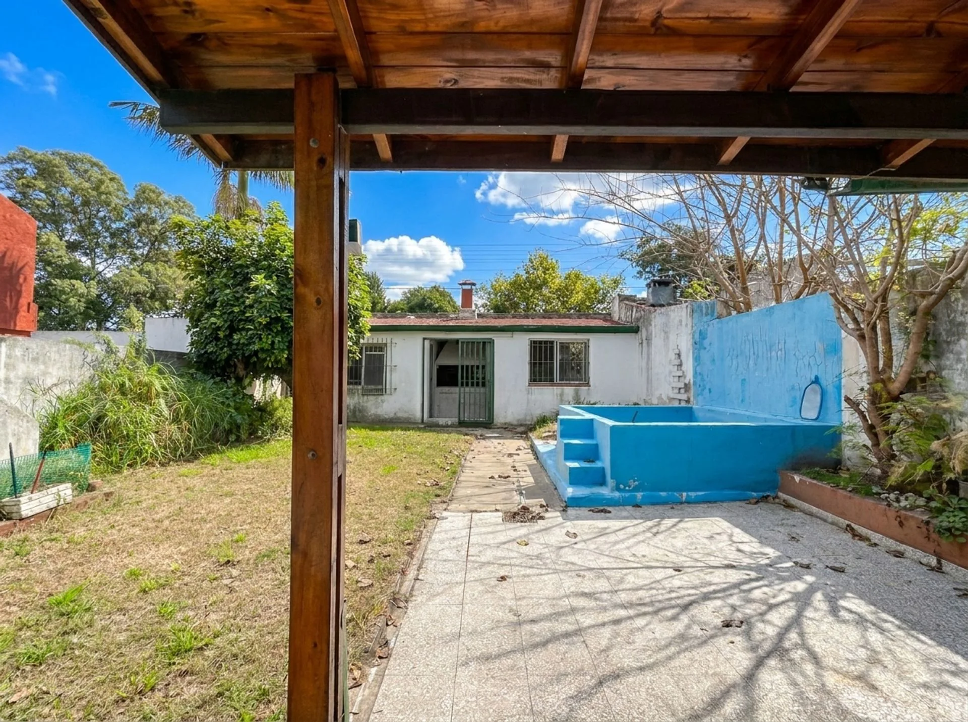 Venta casa 5 ambientes Apto crédito jardín pileta foto 3