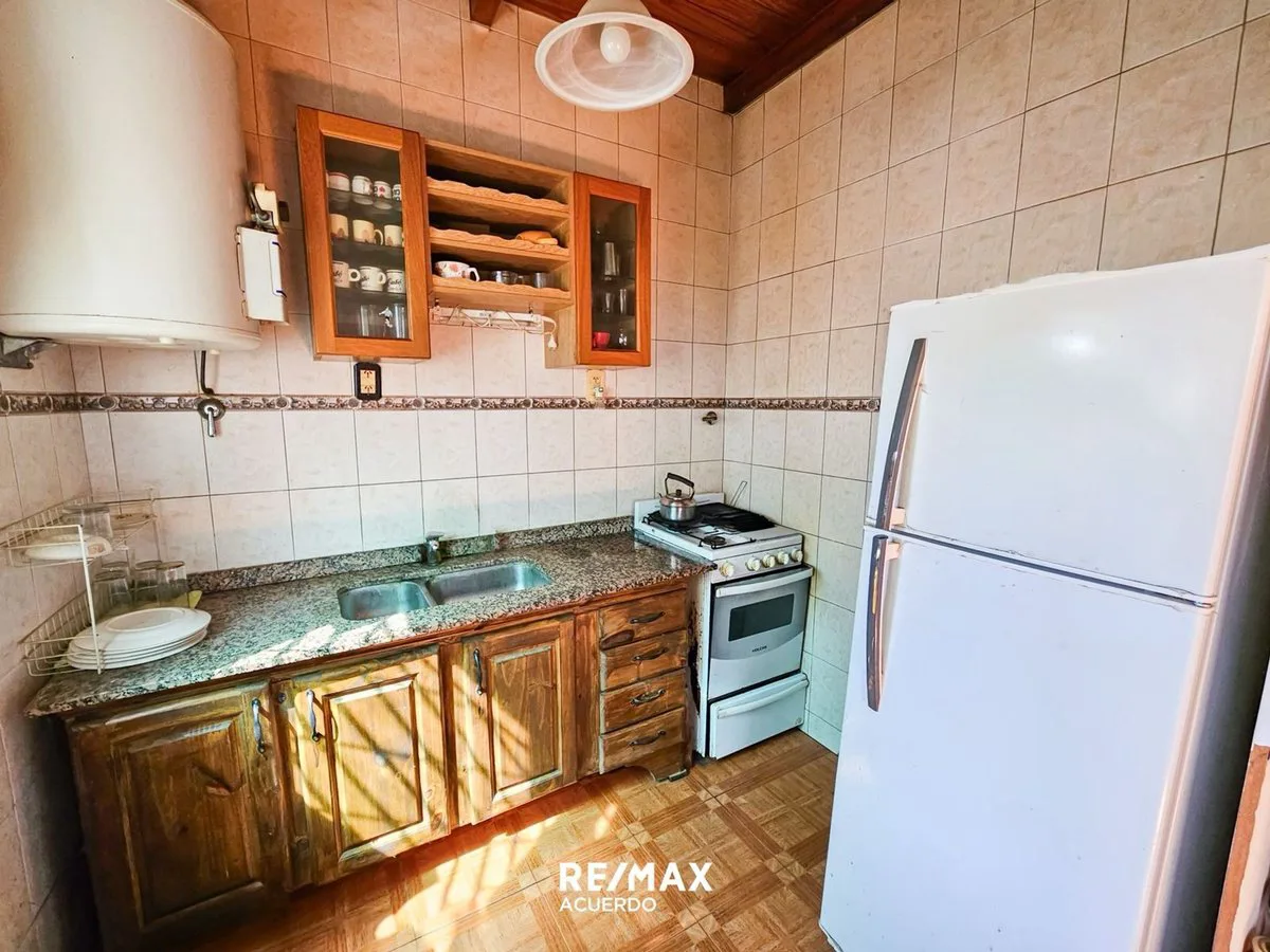 VENTA CASA LA EMILIA 2 HAB MAS DEPTO A REFACCIONAR foto 4
