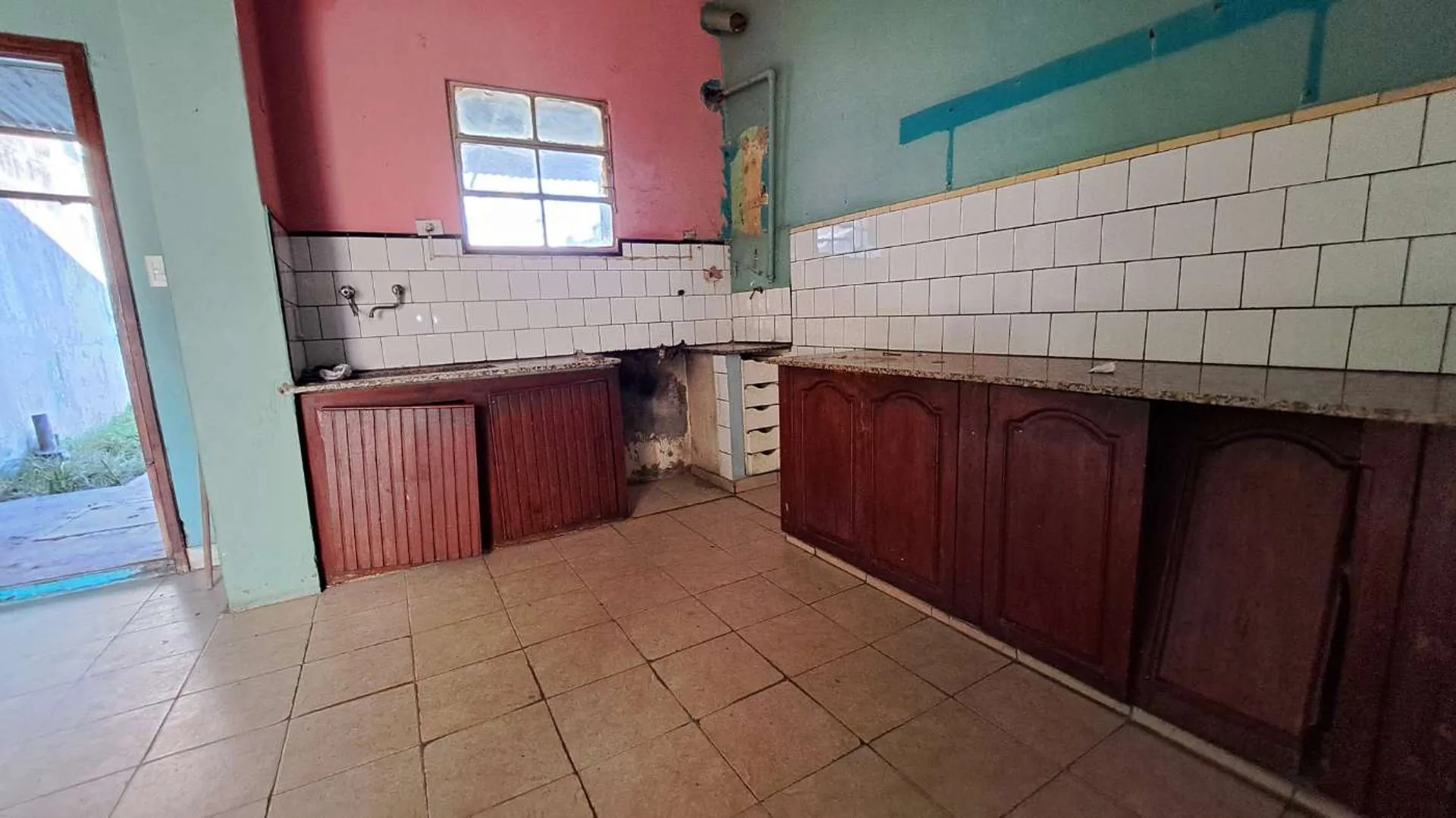 VENTA CASA 2 DORMITORIOS A REFACCIONAR CON PATIO foto 4