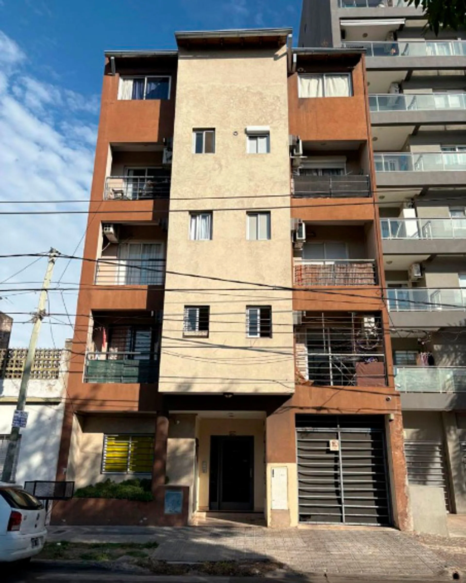 VENTA DEPARTAMENTO DE 2 AMBIENTES CON COCHERA foto 2