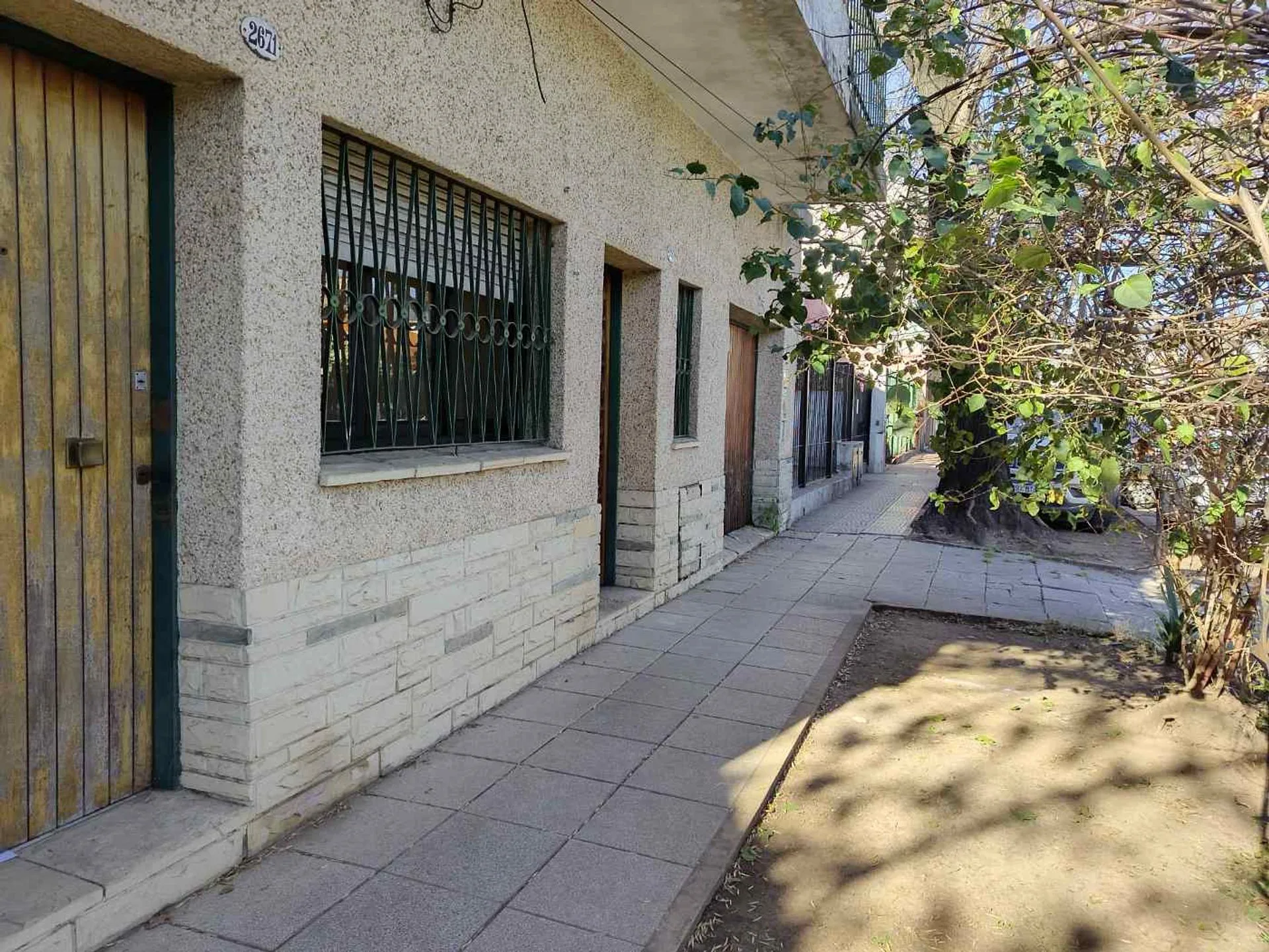 Venta PH 2 ambientes Munro cochera jardín foto 2