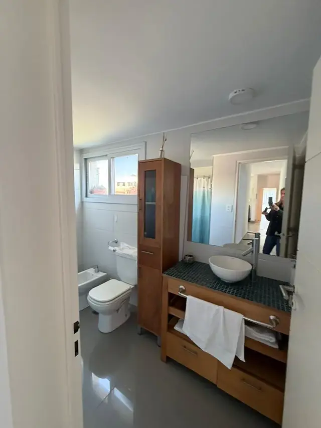 CASA VENTA UNA PLANTA - 4 DORMITORIOS- JARDÍN- PILETA- GALERIA CERRADA- ÁREA DEPORTIVA